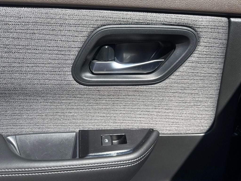 Used 2023 Nissan Rogue SV AWD/4WD image 19