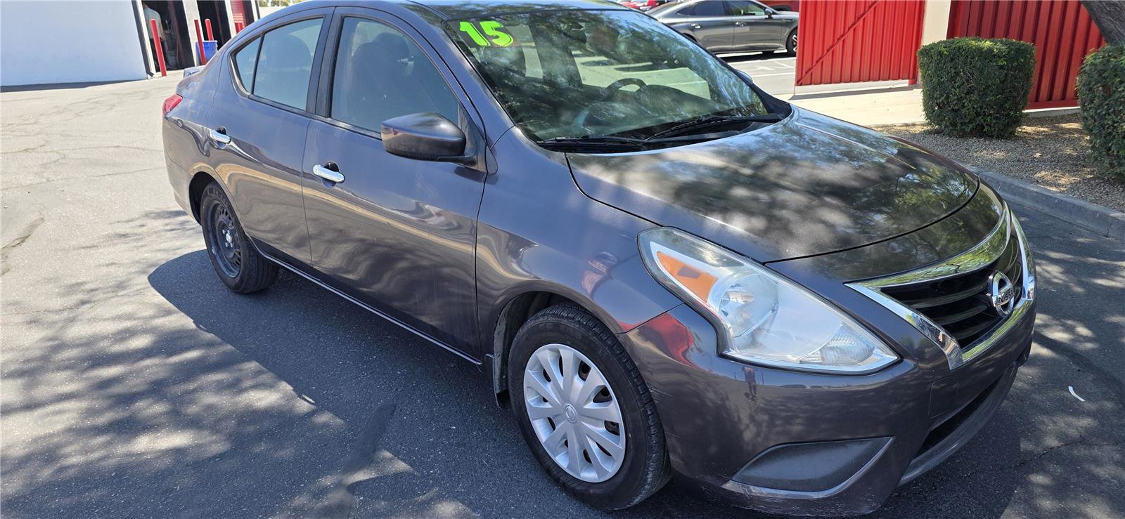 Used 2015 Nissan Versa SV FWD image 3