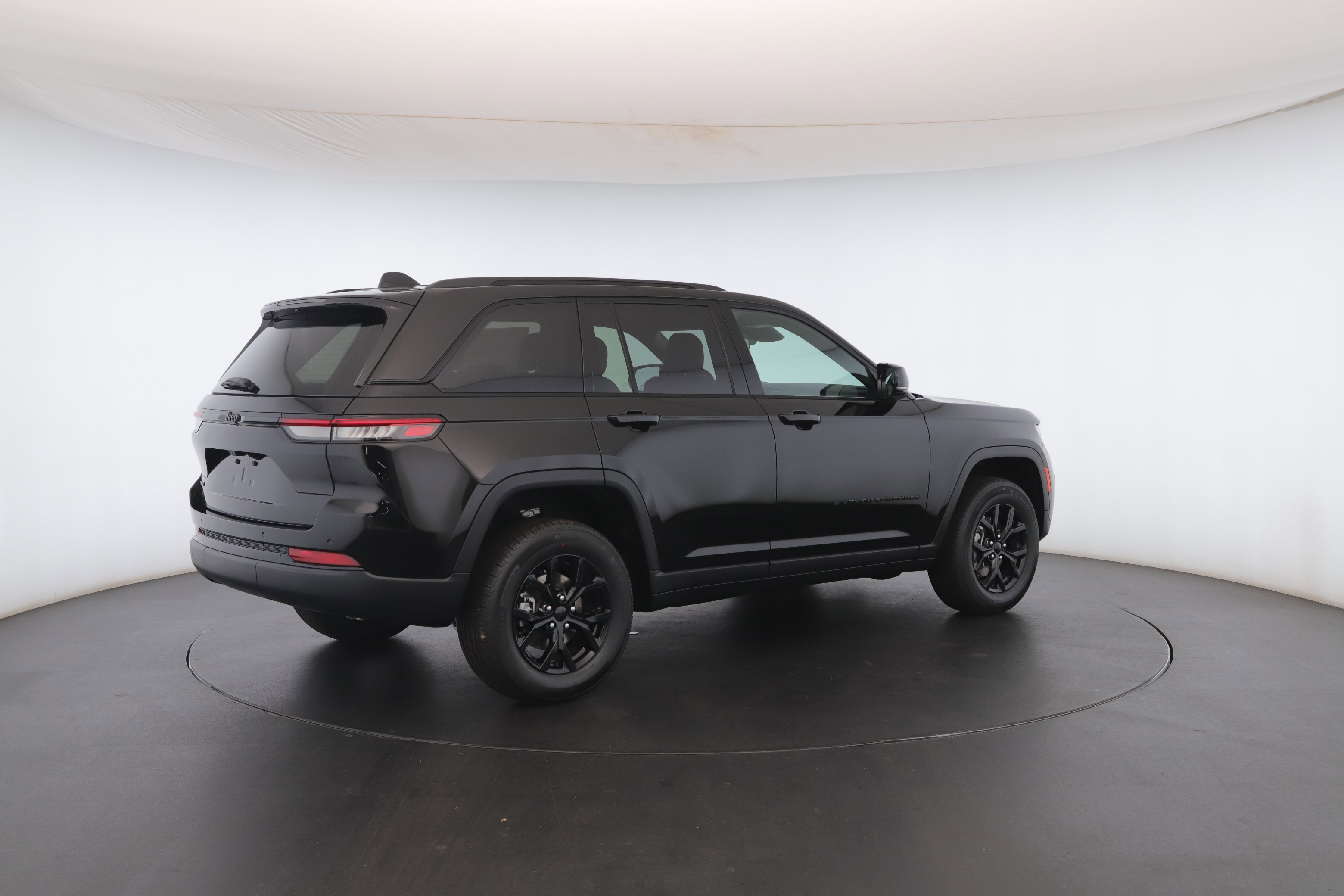 New 2025 Jeep Grand Cherokee Altitude image 28