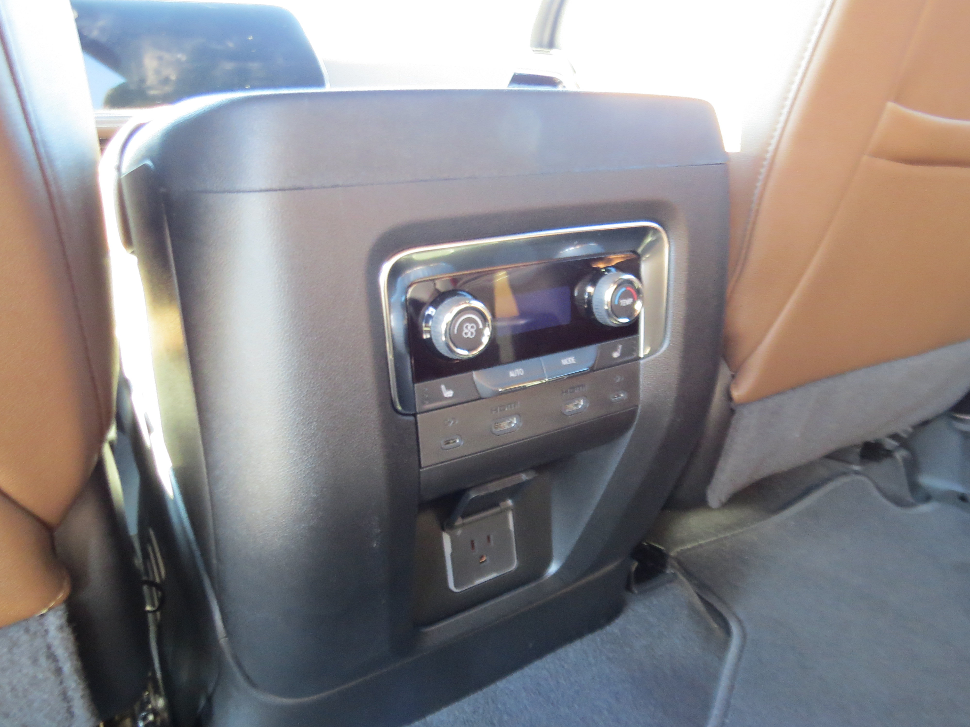 Used 2025 Chevrolet Suburban High Country AWD/4WD image 17