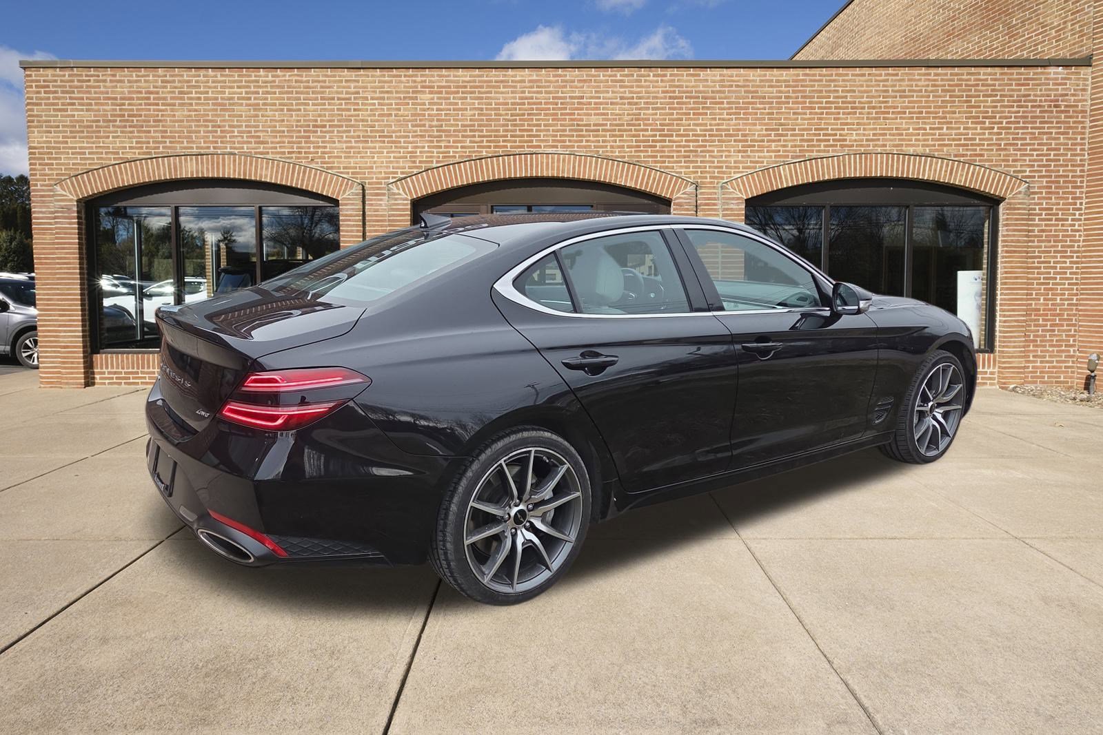 Used 2025 Genesis G70 2.5T image 3