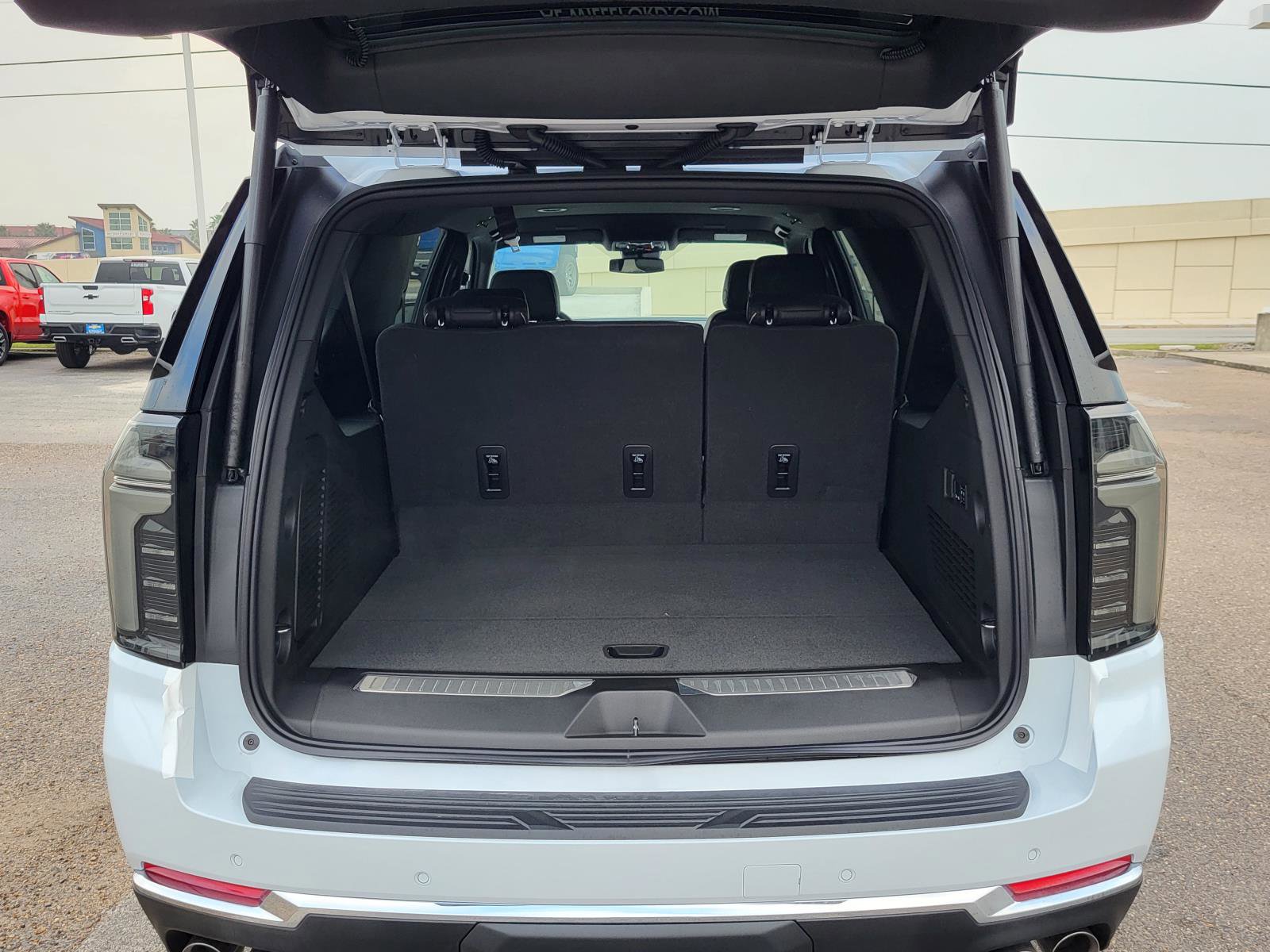 New 2026 Chevrolet Suburban Premier image 12