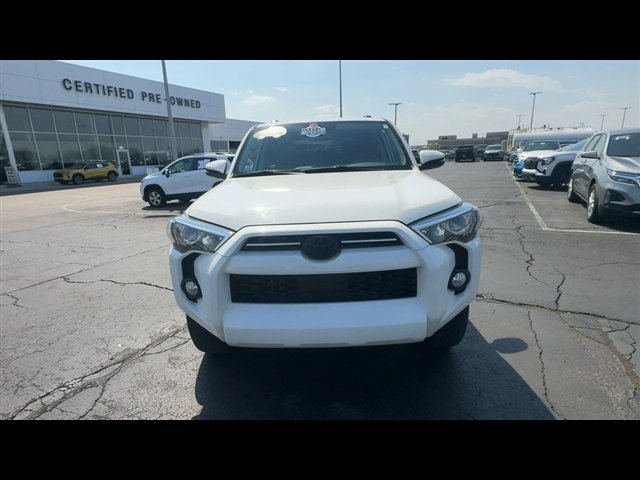 Used 2020 Toyota 4Runner SR5 Premium w/ Moonroof Package AWD/4WD image 3