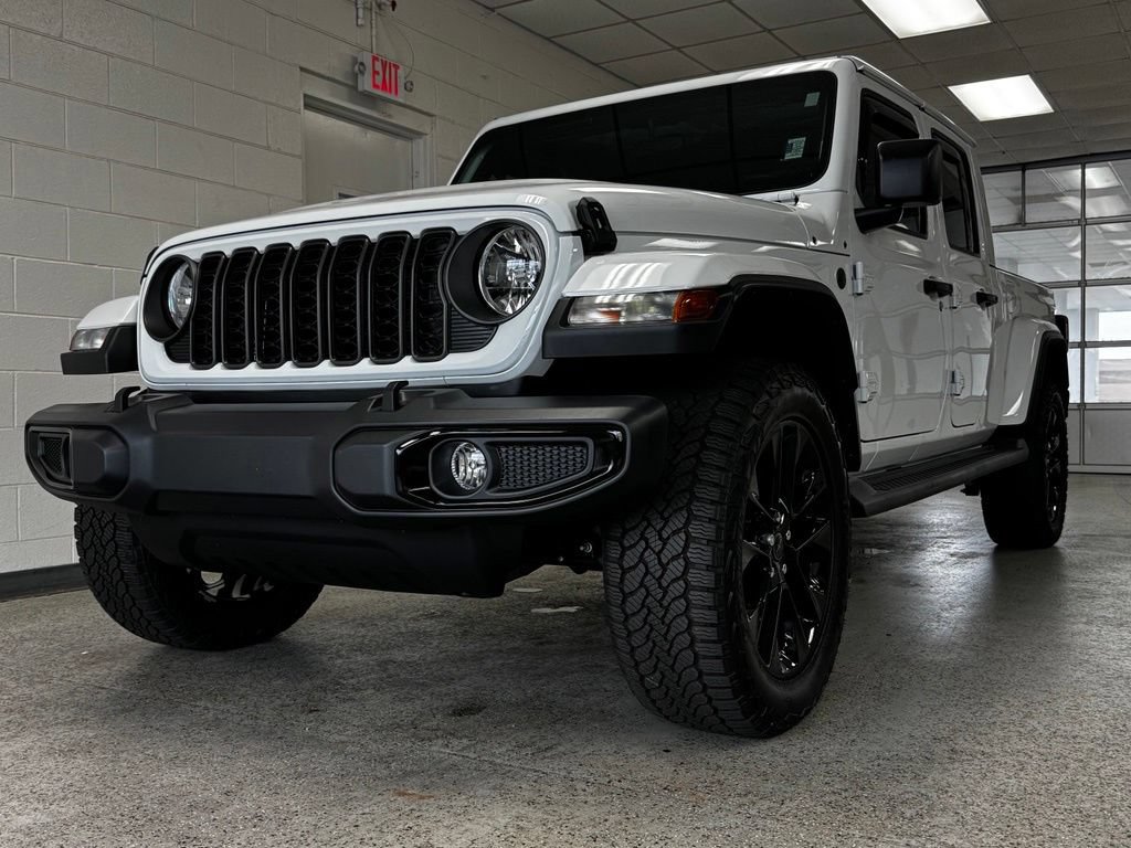 Used 2024 Jeep Gladiator Sport AWD/4WD image 20