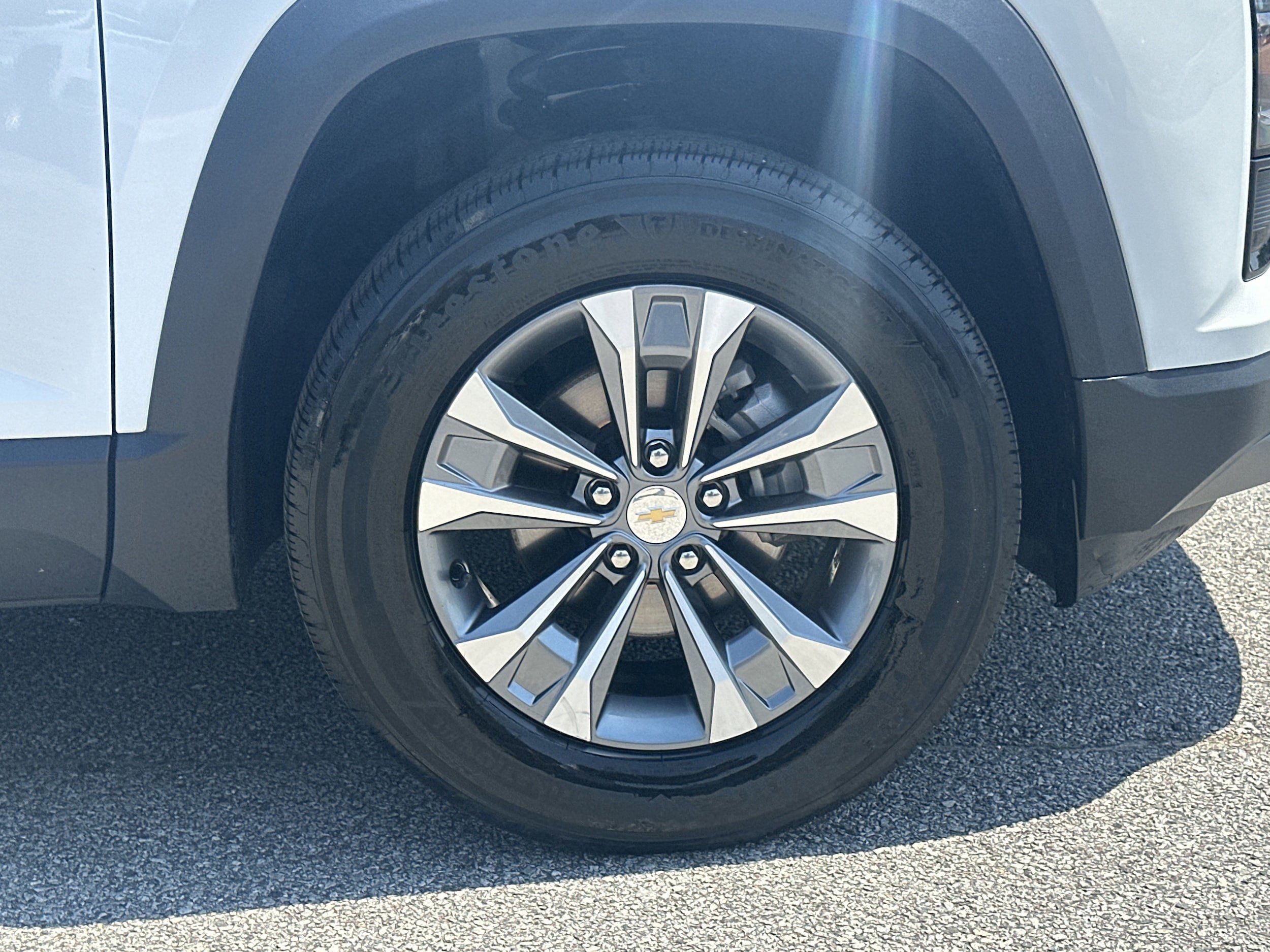 Used 2025 Chevrolet Equinox LT FWD image 12