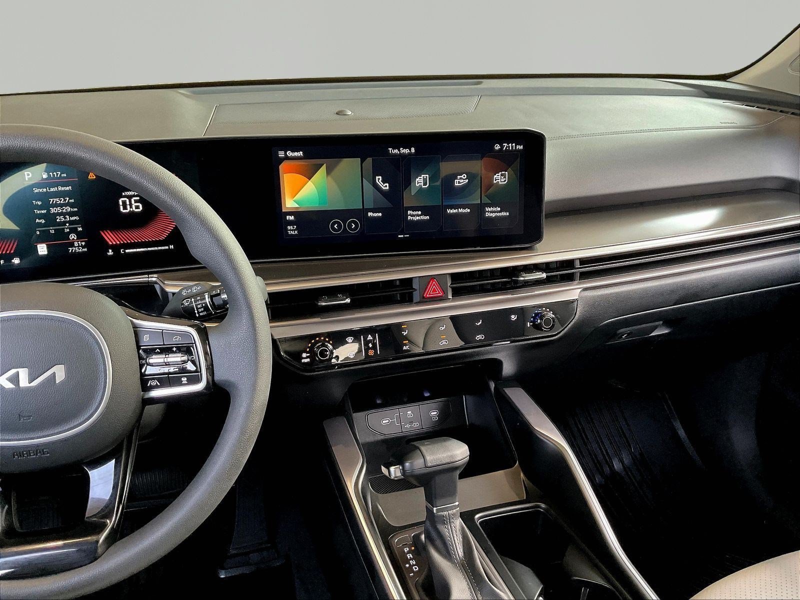 Used 2025 Kia Sorento LX FWD image 9