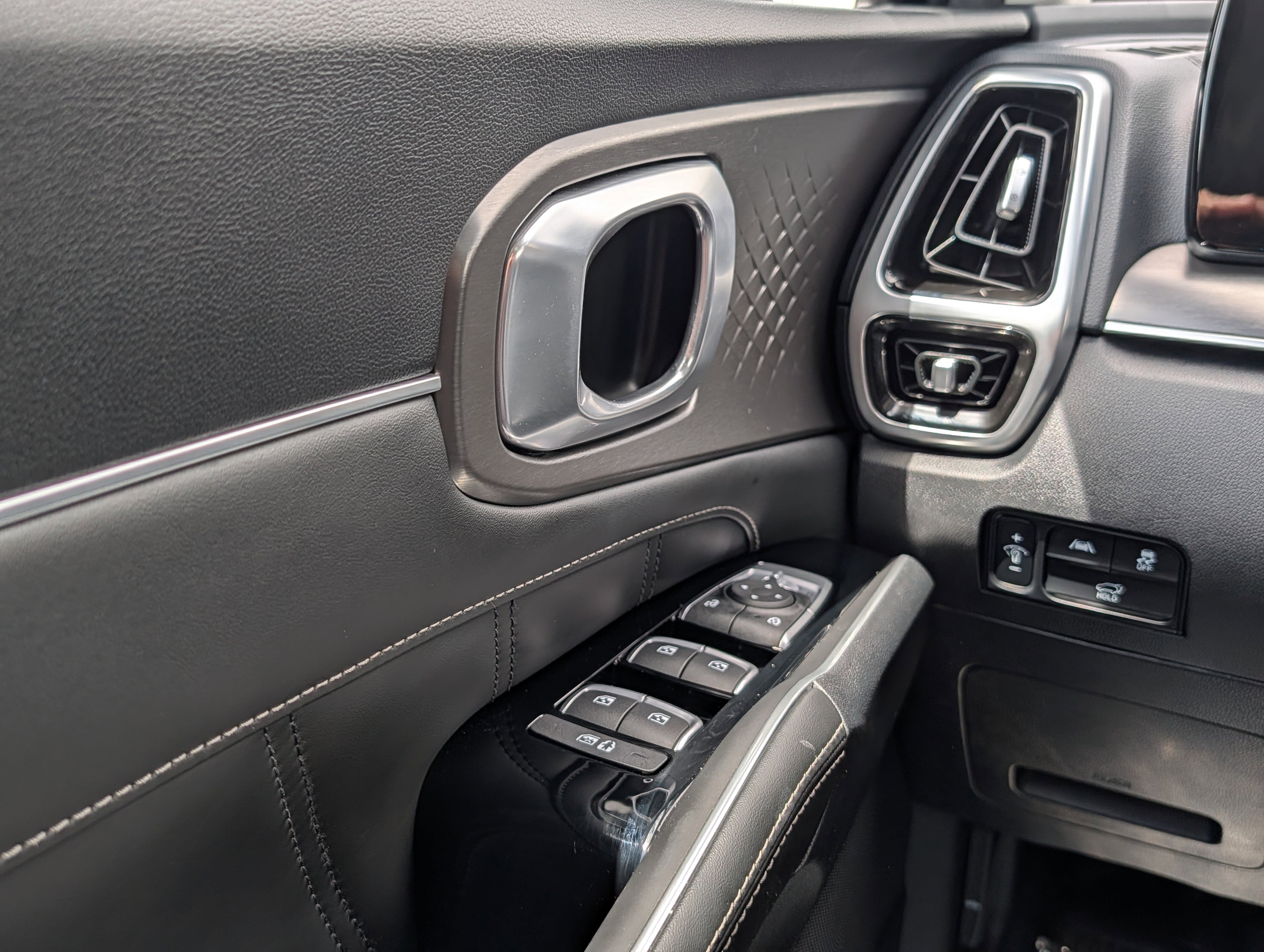 Used 2021 Kia Sorento SX image 26