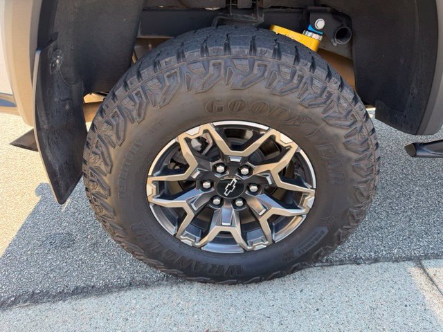 Used 2024 Chevrolet Colorado ZR2 w/ ZR2 Convenience Package III AWD/4WD image 11