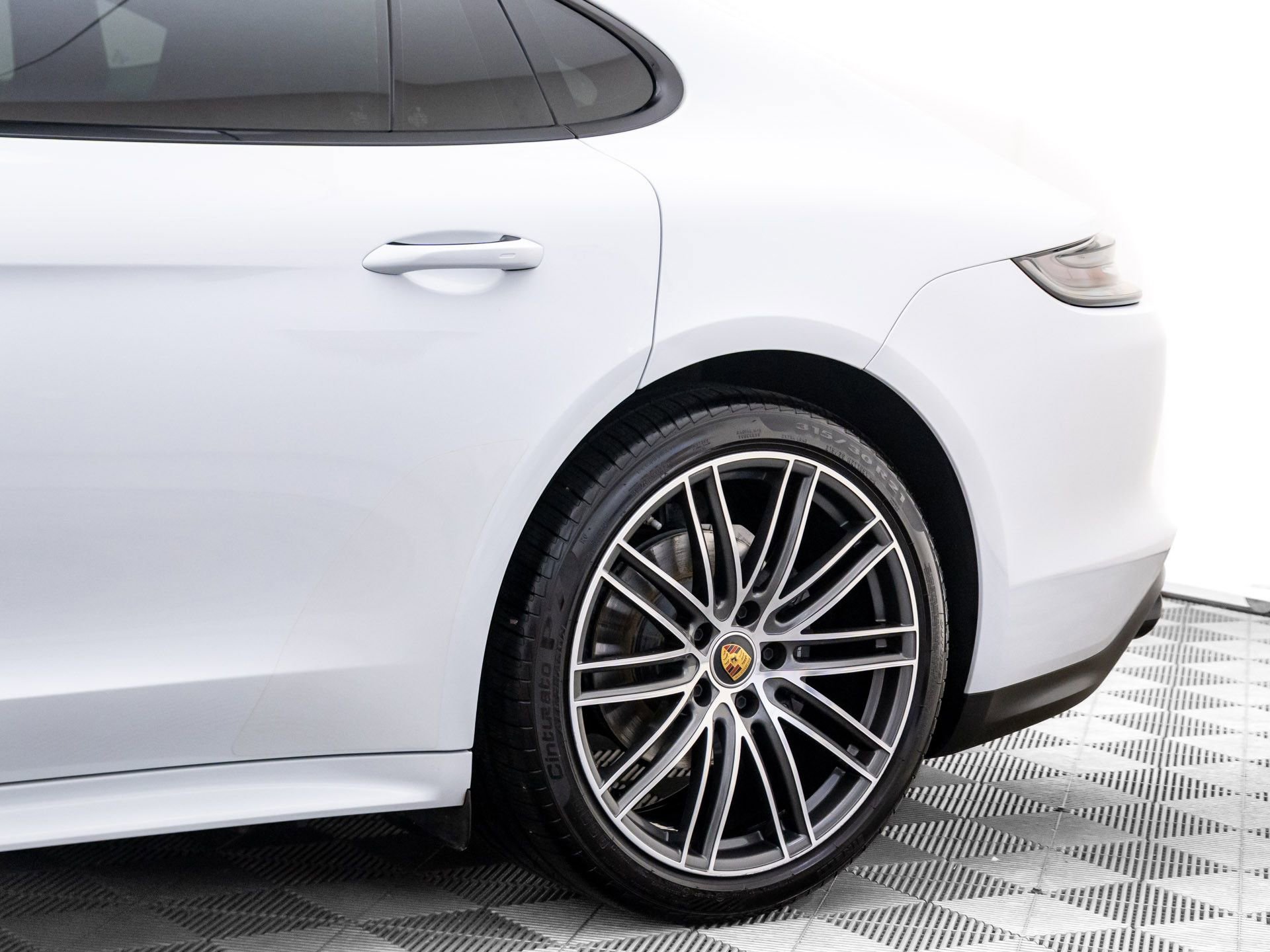 Certified 2023 Porsche Panamera 4 Platinum Edition image 34
