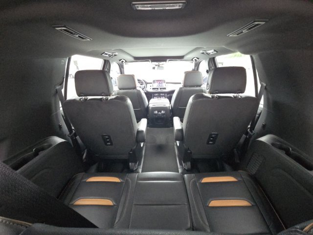Used 2023 GMC Yukon XL AT4 w/ Technology Package AWD/4WD image 16