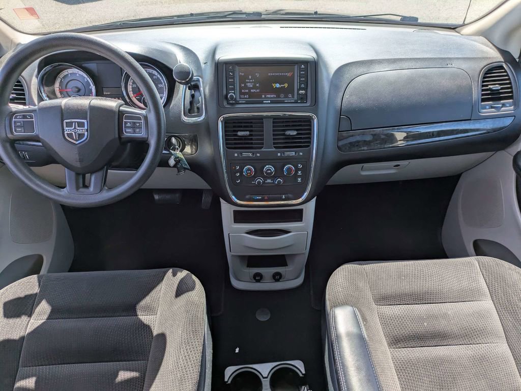 Used 2018 Dodge Grand Caravan SE w/ UConnect Hands-Free Group image 16