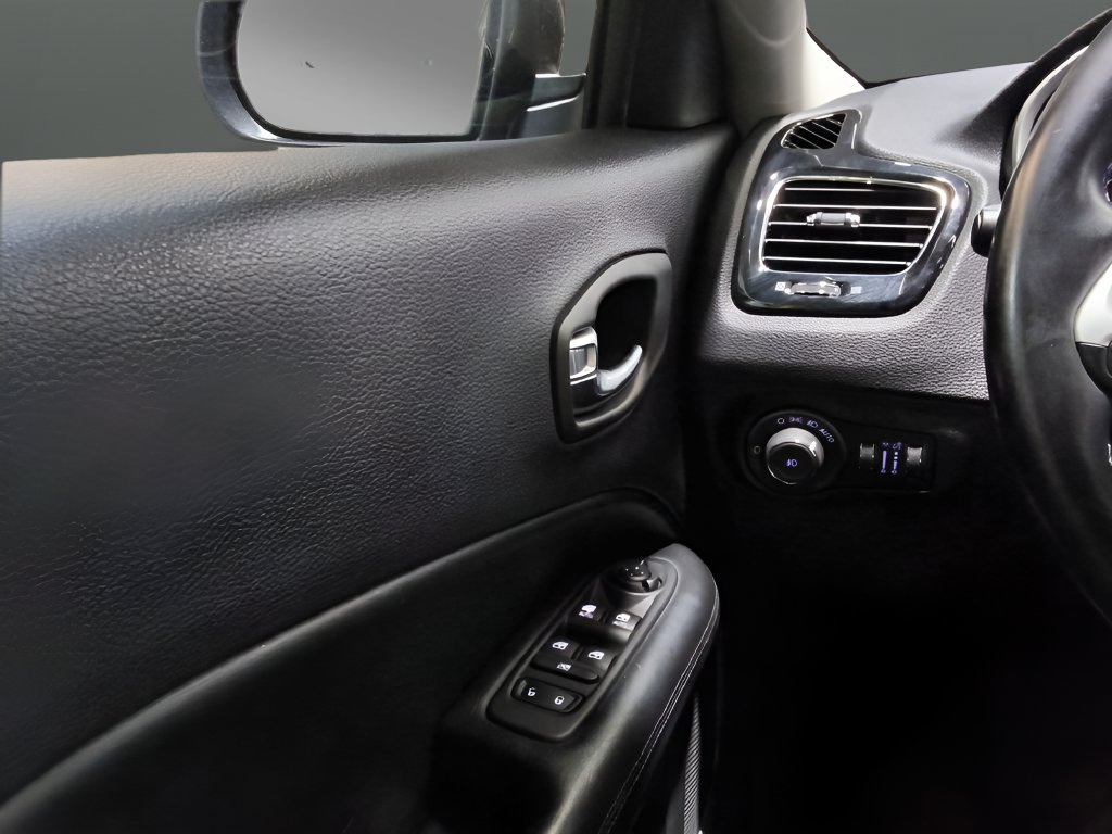 Used 2020 Jeep Compass Latitude FWD image 17