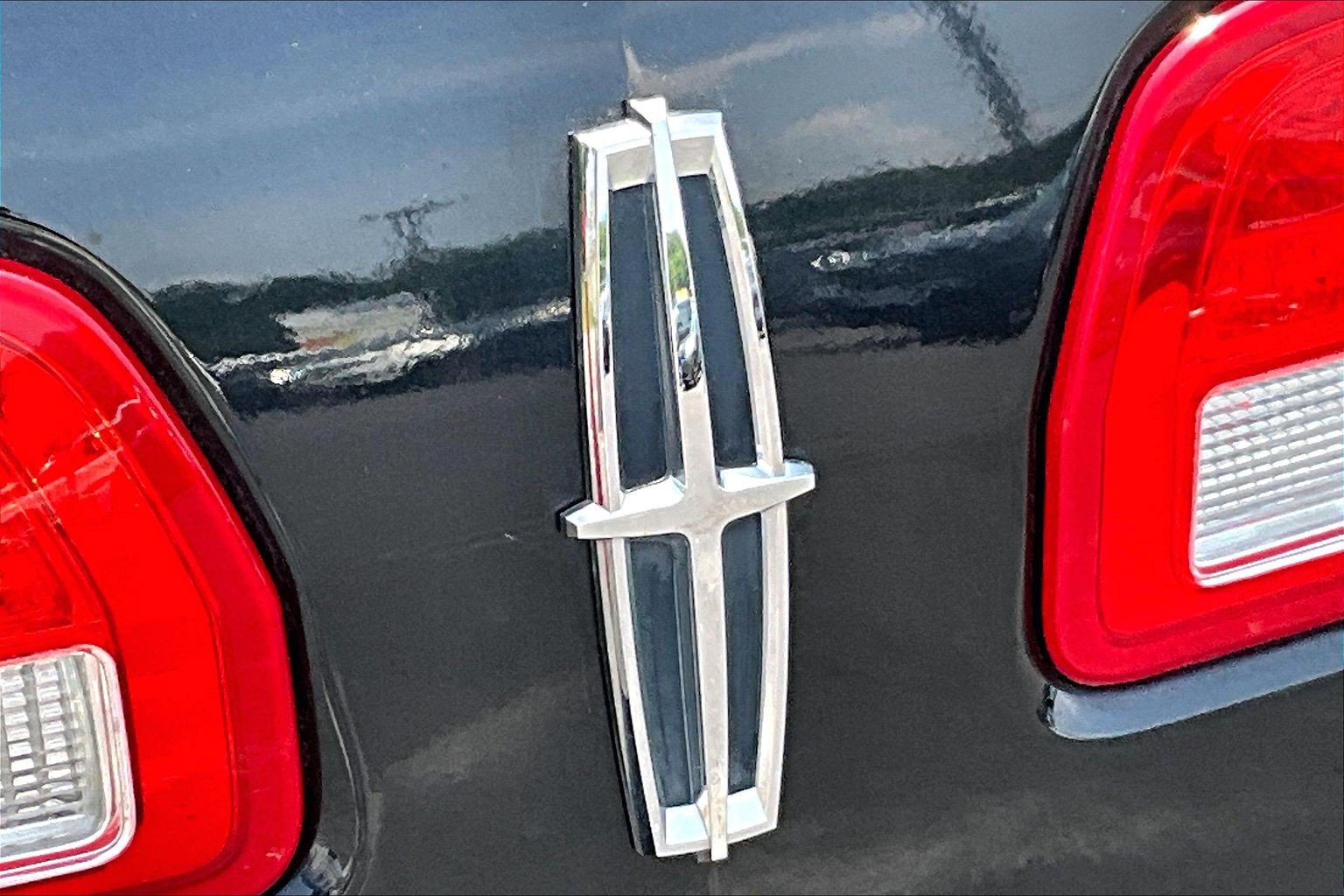 Used 2011 Lincoln MKZ FWD image 28