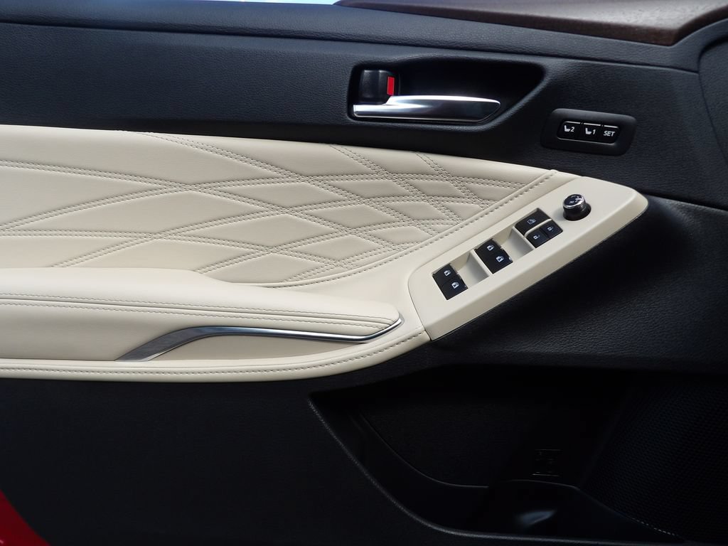 Used 2020 Toyota Avalon Limited FWD image 11