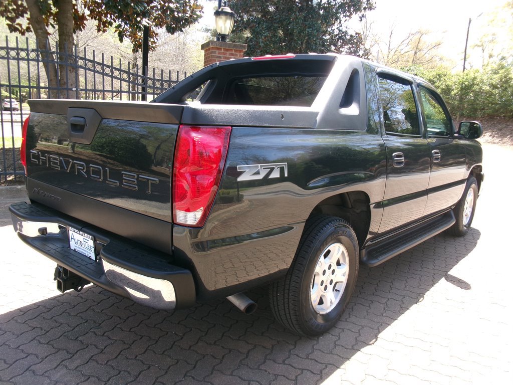 Used 2003 Chevrolet Avalanche 4x4 w/ Suspension Package, Off-Road image 5