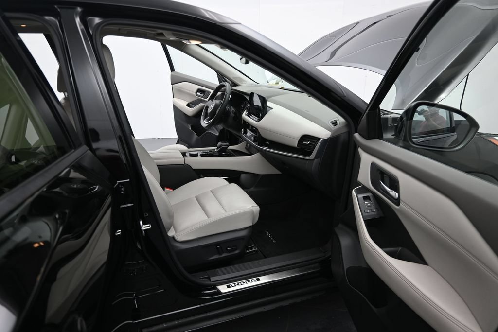 Used 2023 Nissan Rogue SL w/ SL Premium Package AWD/4WD image 16