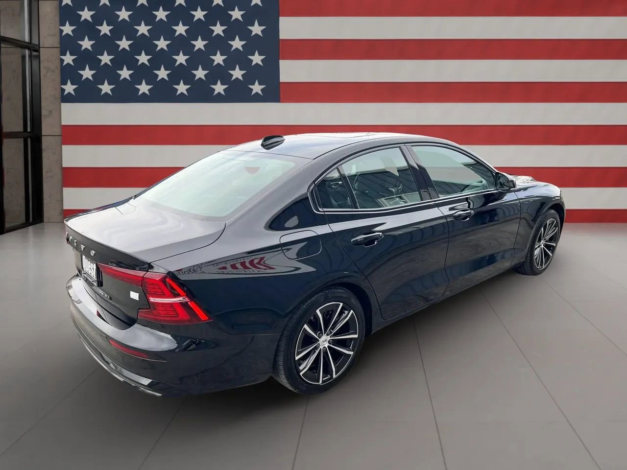 Used 2023 Volvo S60 T8 Plus image 6