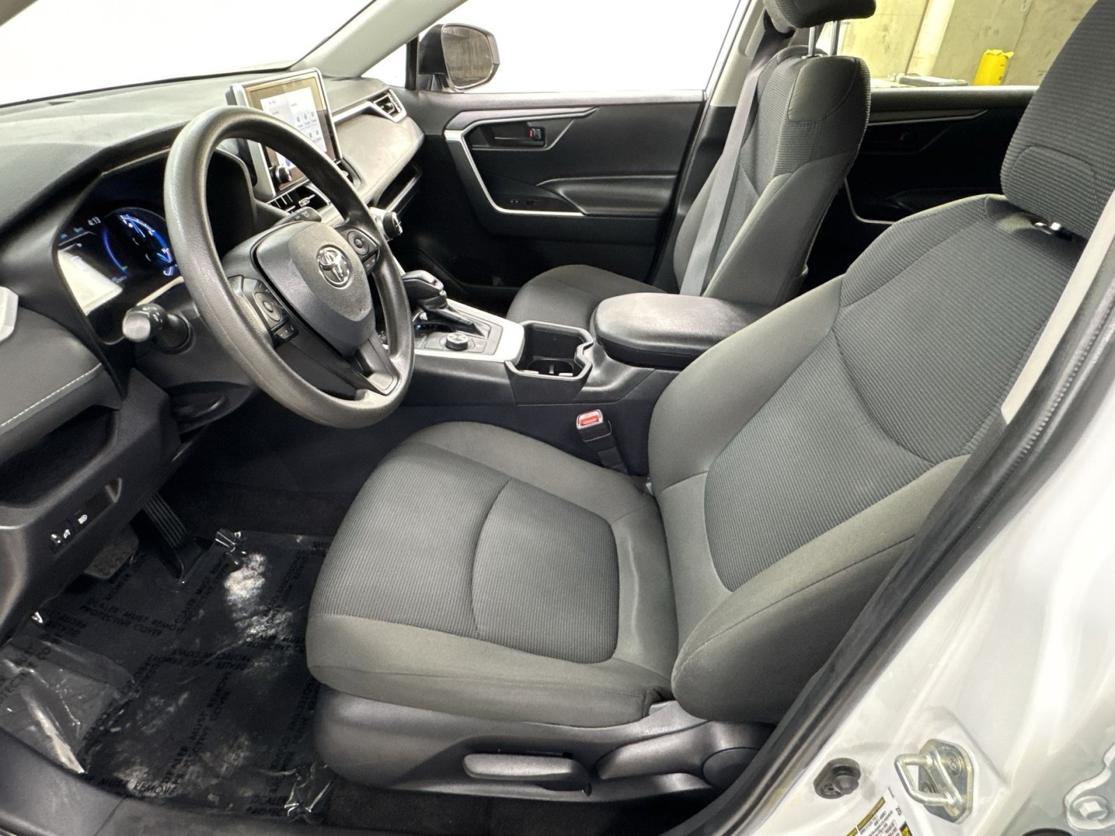Used 2024 Toyota RAV4 LE AWD/4WD image 16