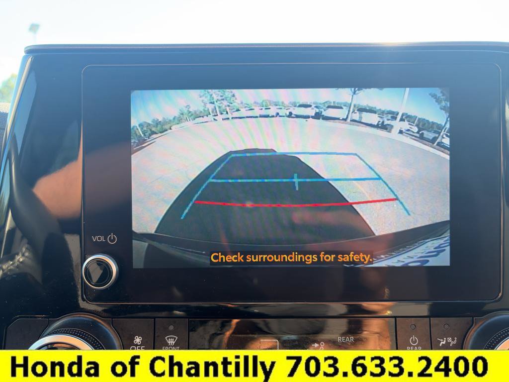 Used 2023 Toyota Highlander LE AWD/4WD image 15