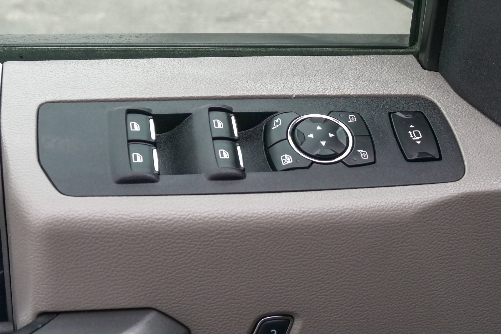 Used 2017 Ford F350 XLT w/ XLT Value Package RWD image 17