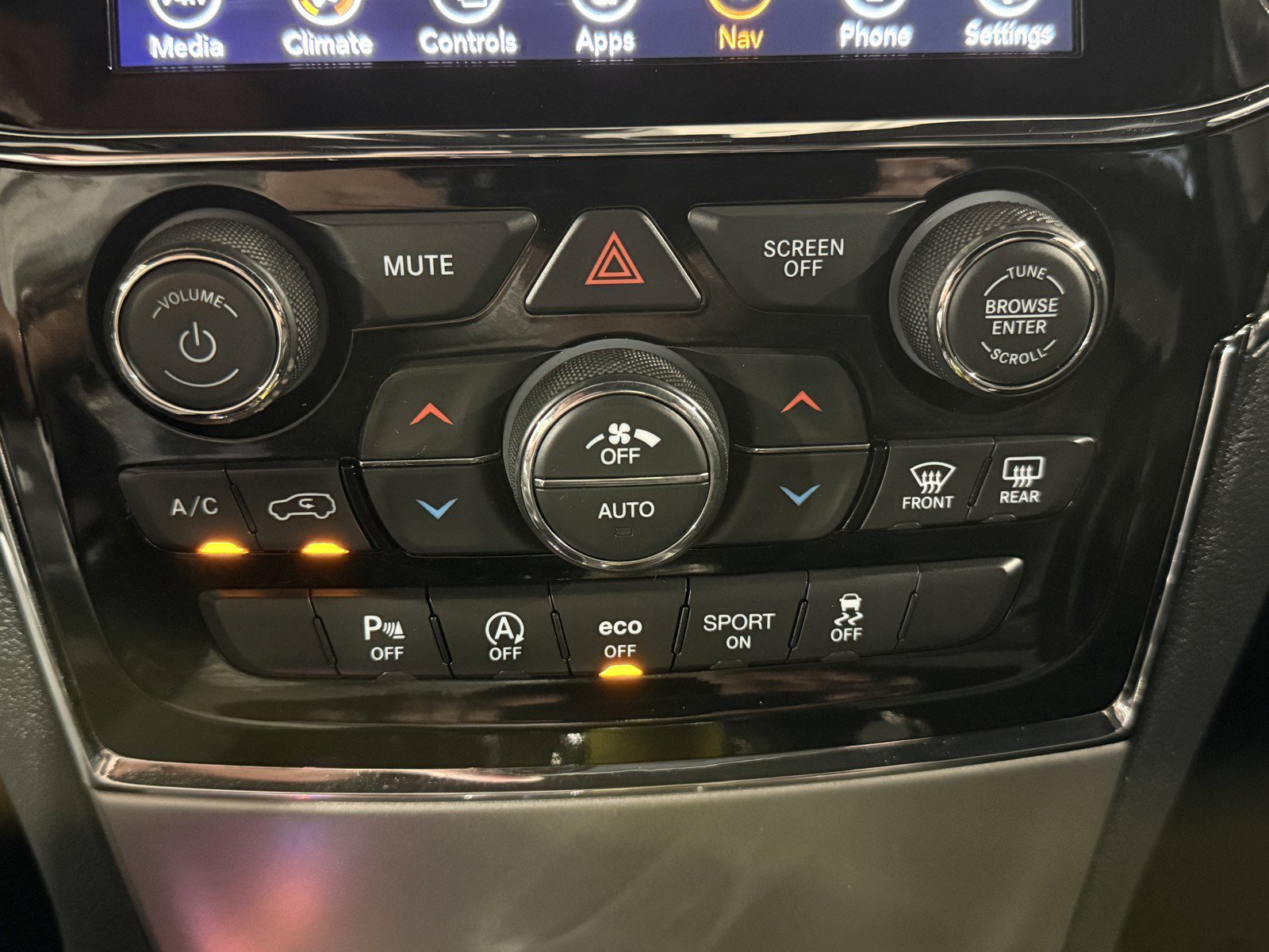 Used 2020 Jeep Grand Cherokee Limited AWD/4WD image 13
