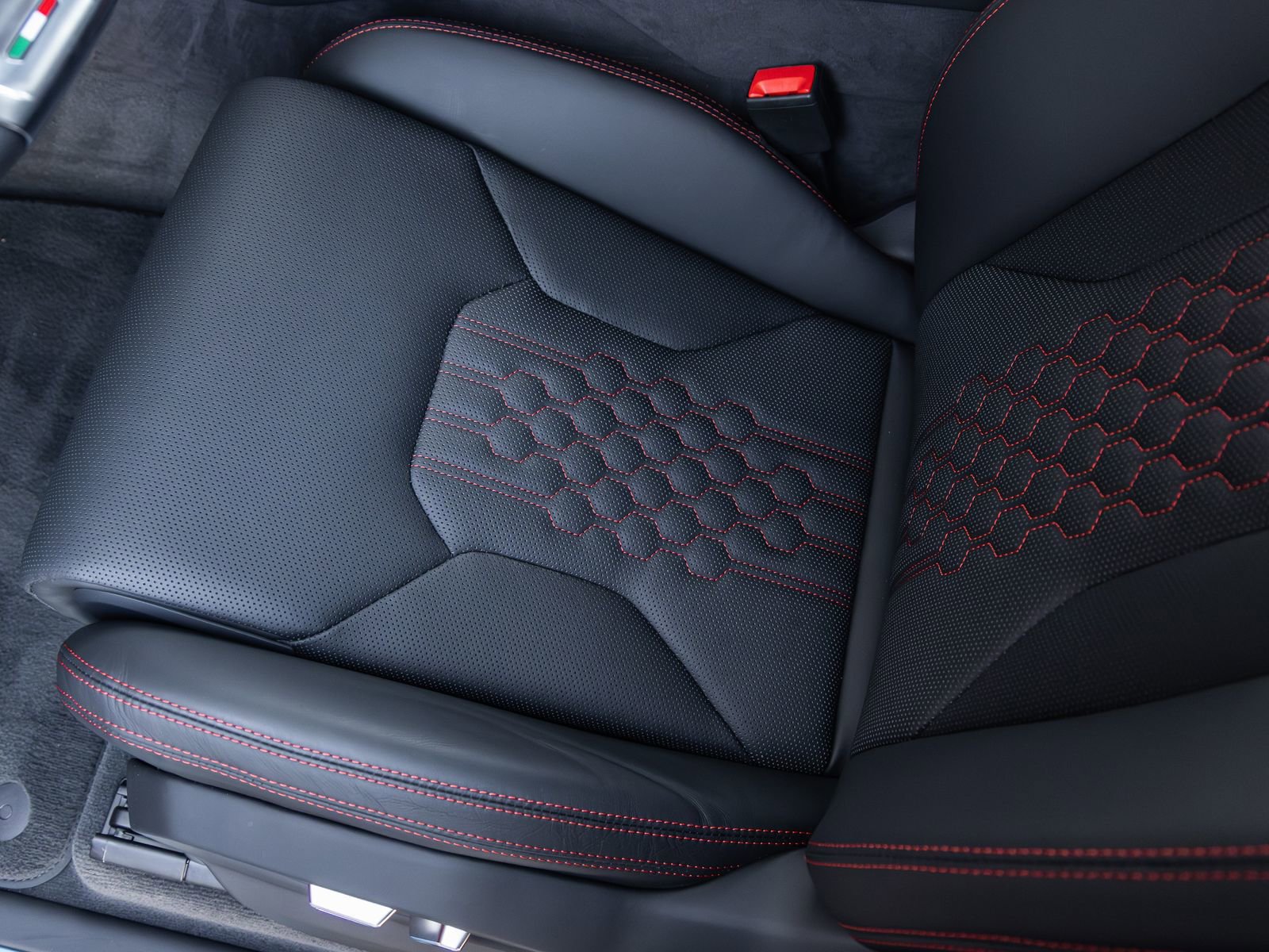 Used 2026 Lamborghini Urus SE image 25