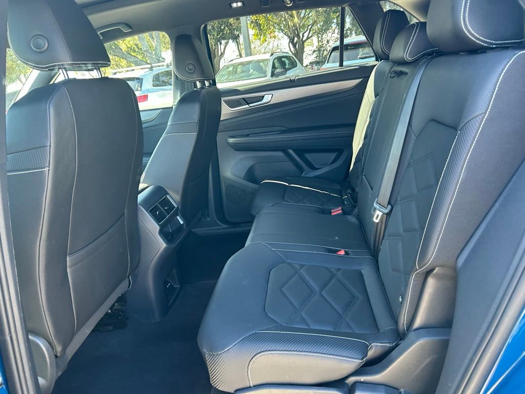 Used 2025 Volkswagen Atlas Cross Sport SE w/ Panoramic Sunroof Package image 44