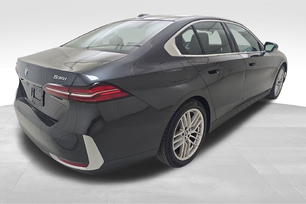 Used 2024 BMW 530i xDrive w/ Premium Package AWD/4WD image 10