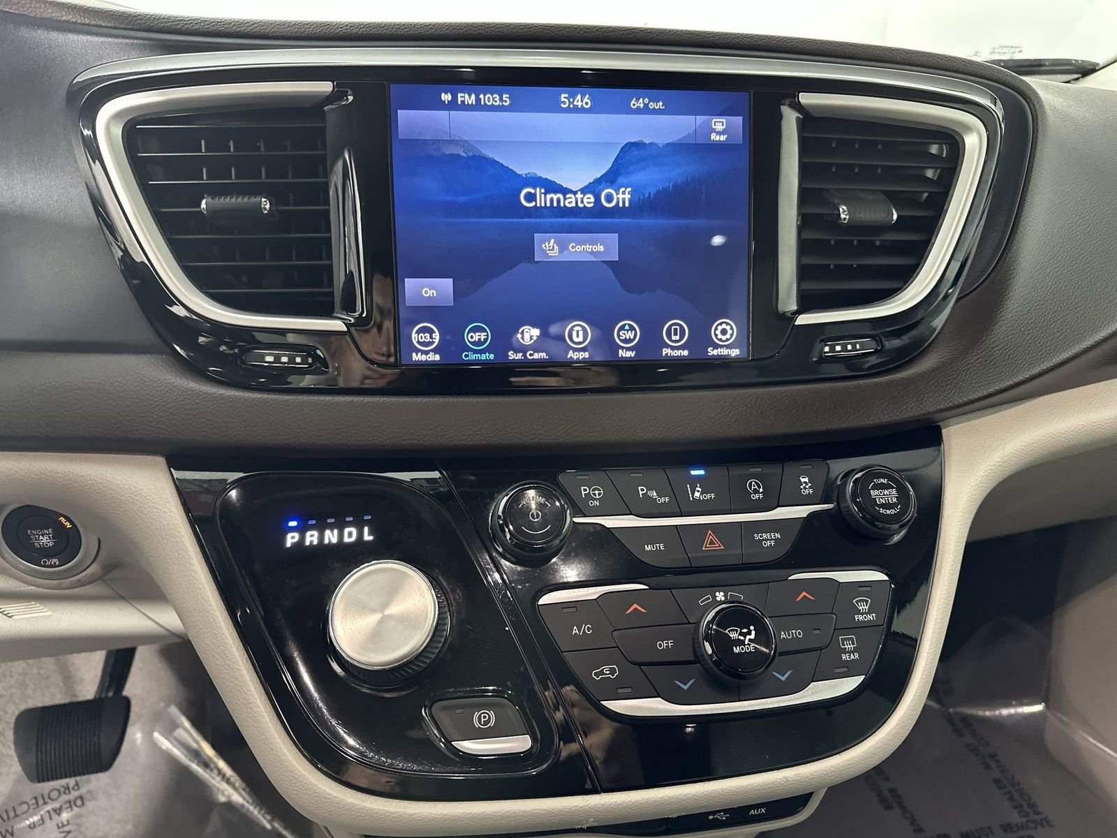 Used 2020 Chrysler Pacifica Touring-L w/ Tire & Wheel Group image 21