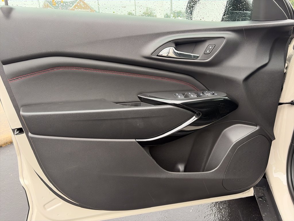 New 2026 Chevrolet Trax RS w/ Sunroof Package FWD image 15