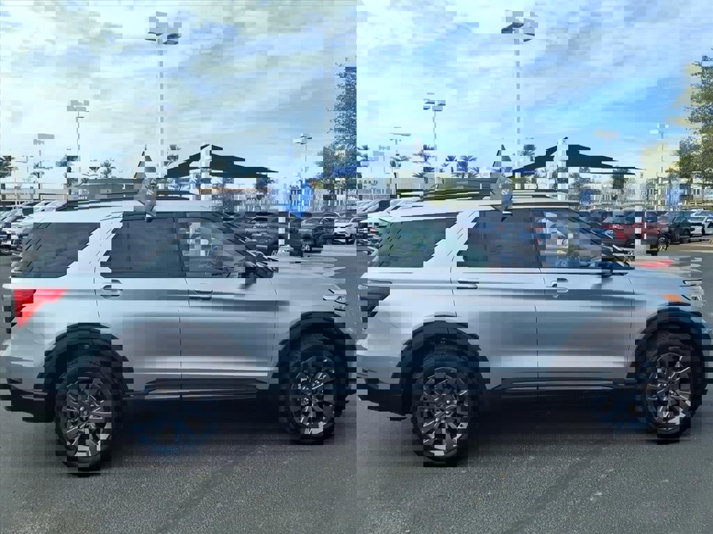 Certified 2023 Ford Explorer XLT w/ Equipment Group 202A image 3
