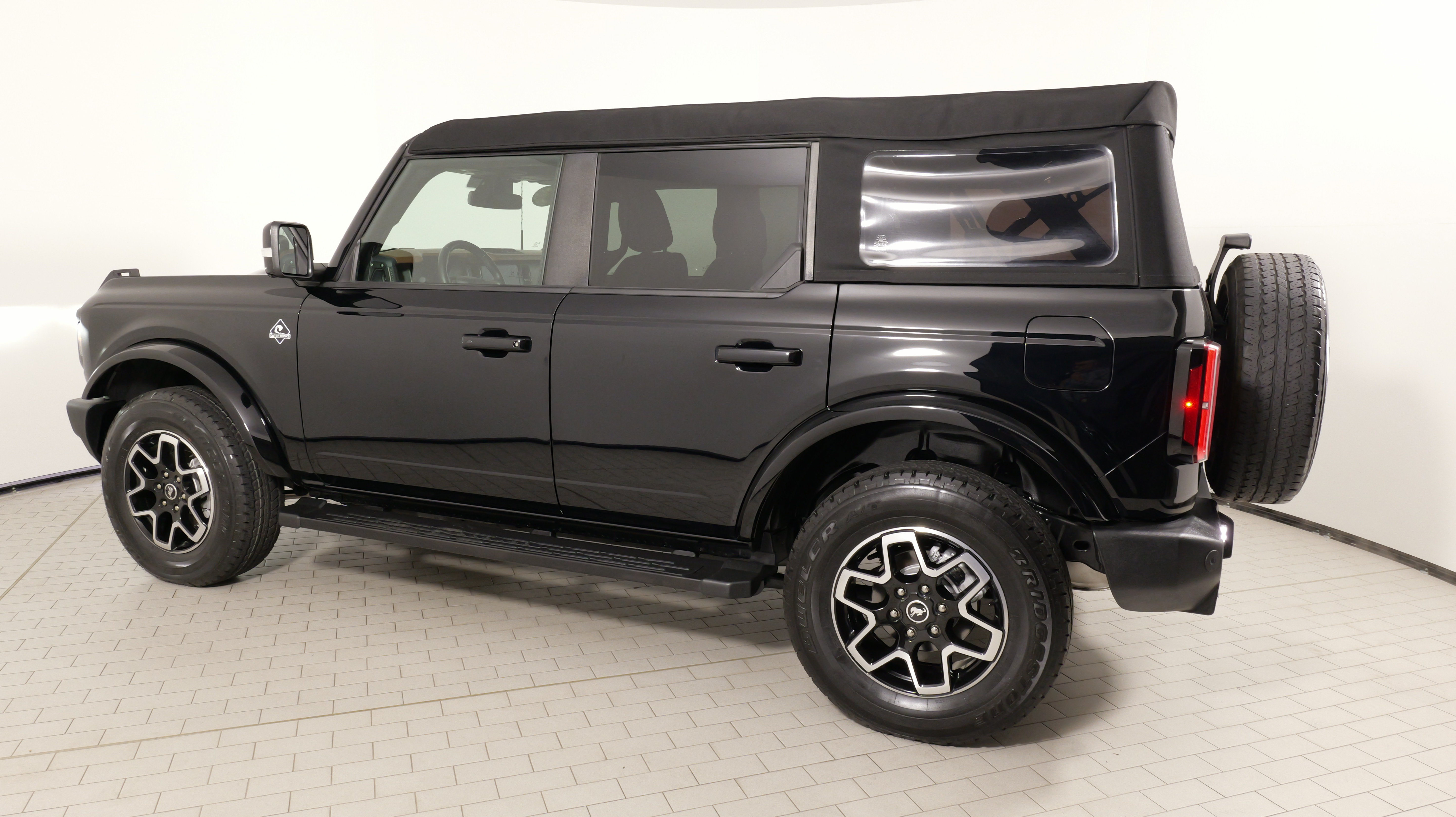 Used 2024 Ford Bronco Outer Banks AWD/4WD image 15