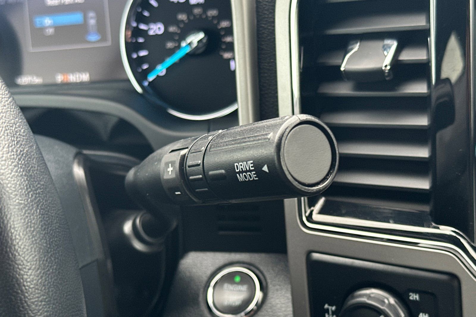 Used 2022 Ford F250 Lariat w/ Tremor Off-Road Package image 21