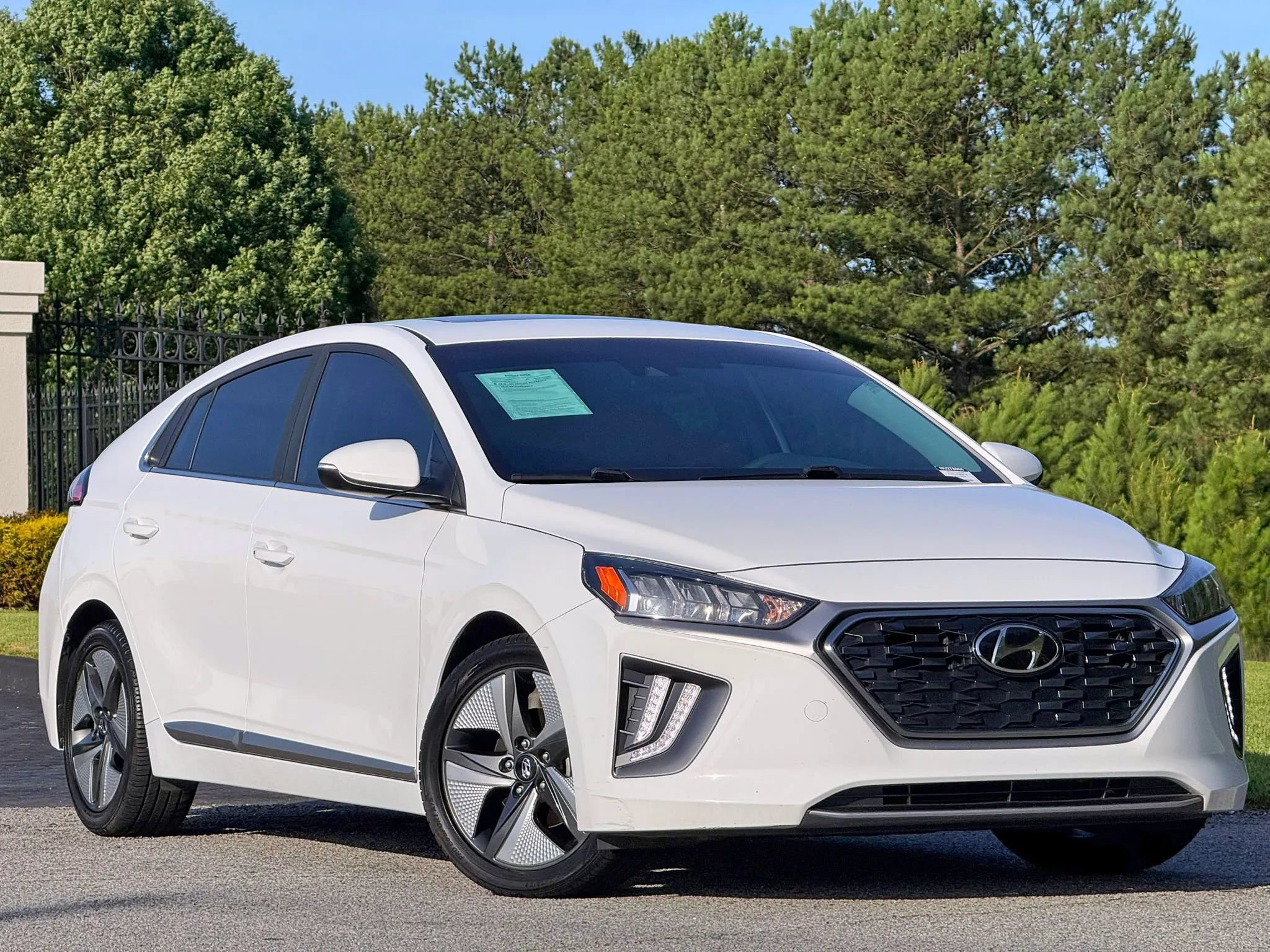 Used 2022 Hyundai Ioniq SEL FWD image 4