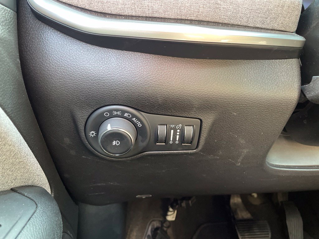 Used 2024 Jeep Compass Latitude AWD/4WD image 24