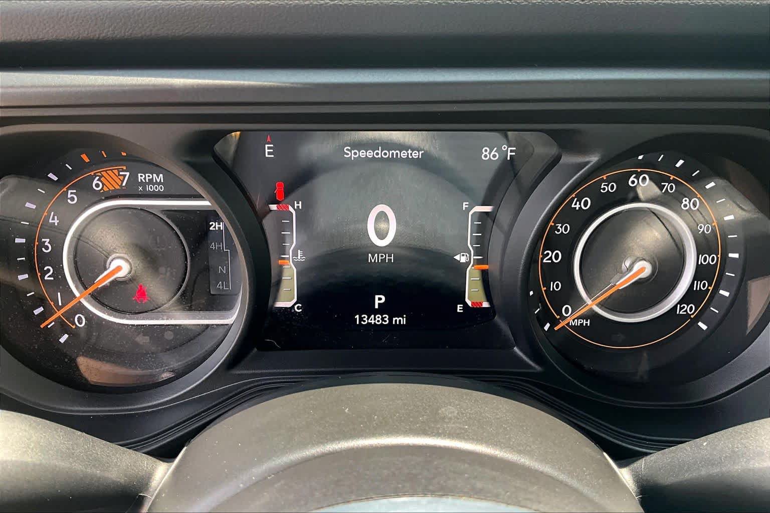 Used 2024 Jeep Wrangler Unlimited Sahara w/ Technology Group AWD/4WD image 23