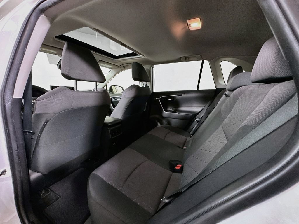 Used 2021 Toyota RAV4 XLE w/ Convenience Package FWD image 4