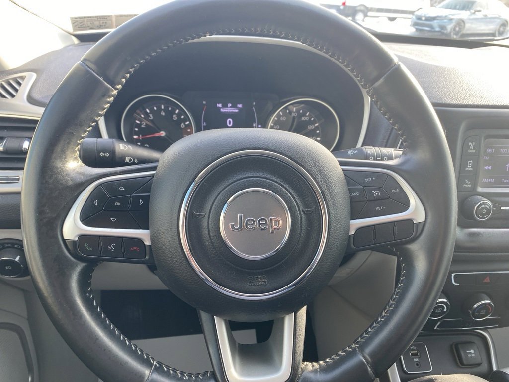 Used 2017 Jeep Compass Latitude image 28