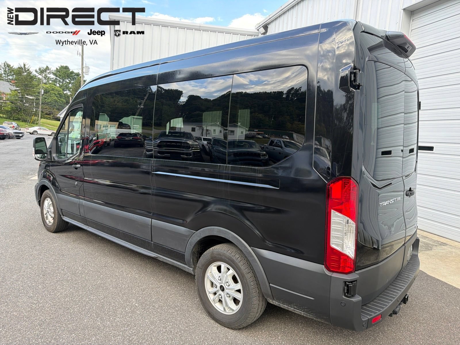 Used 2025 Ford Transit 350 XLT RWD image 3