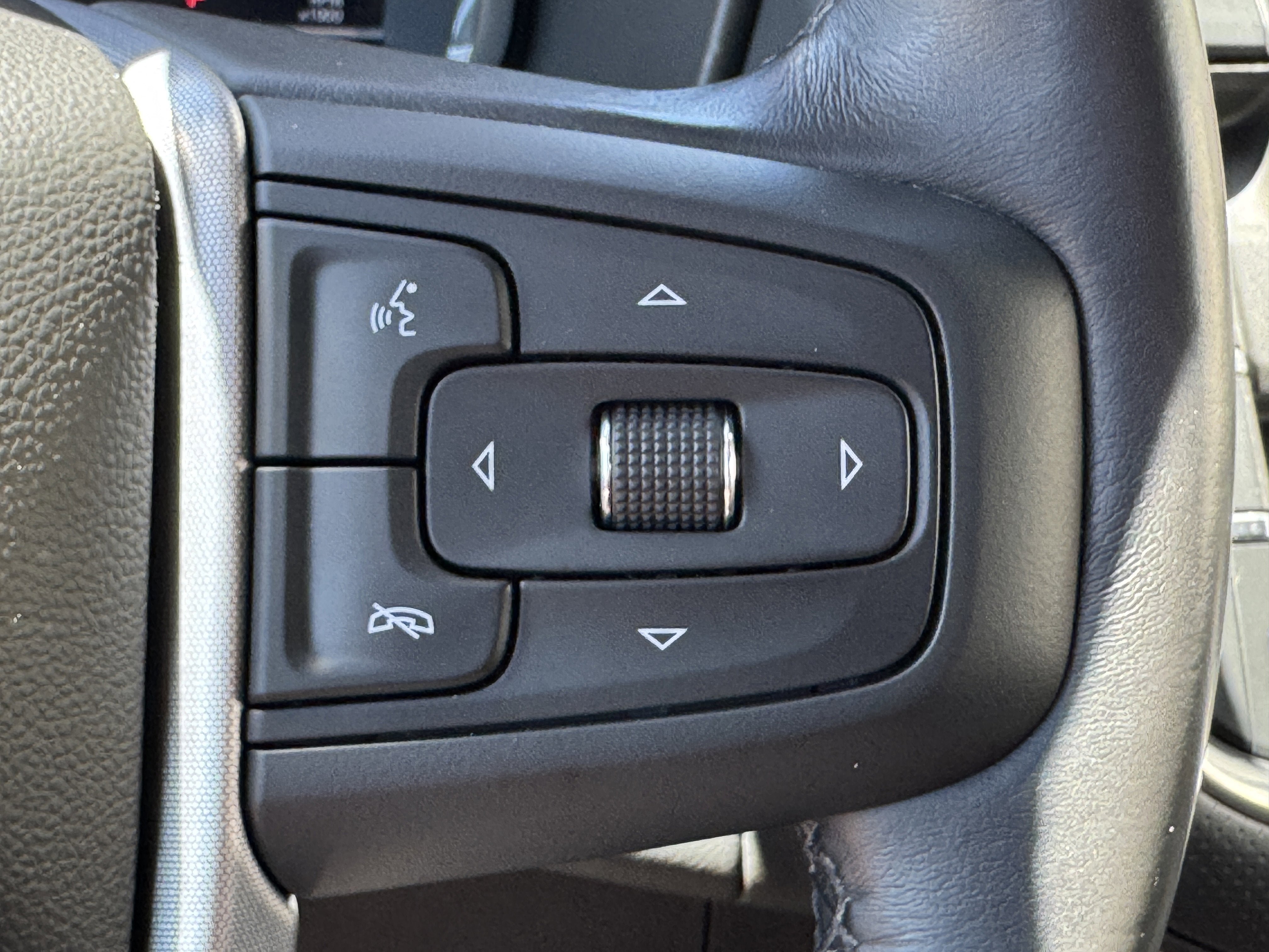 Used 2023 GMC Yukon SLT AWD/4WD image 13