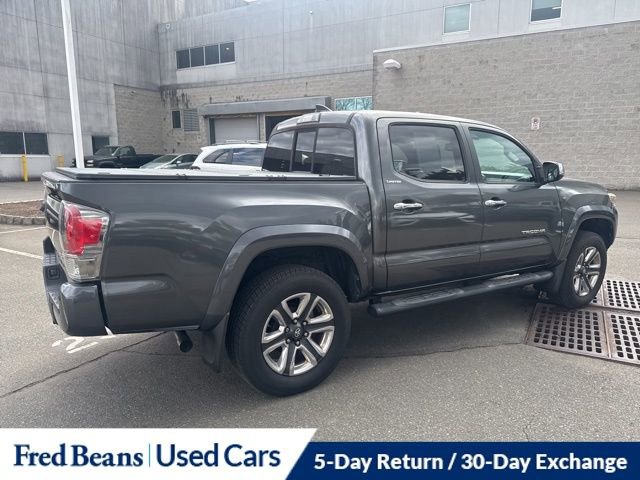 Used 2016 Toyota Tacoma Limited w/ Towing Package image 6