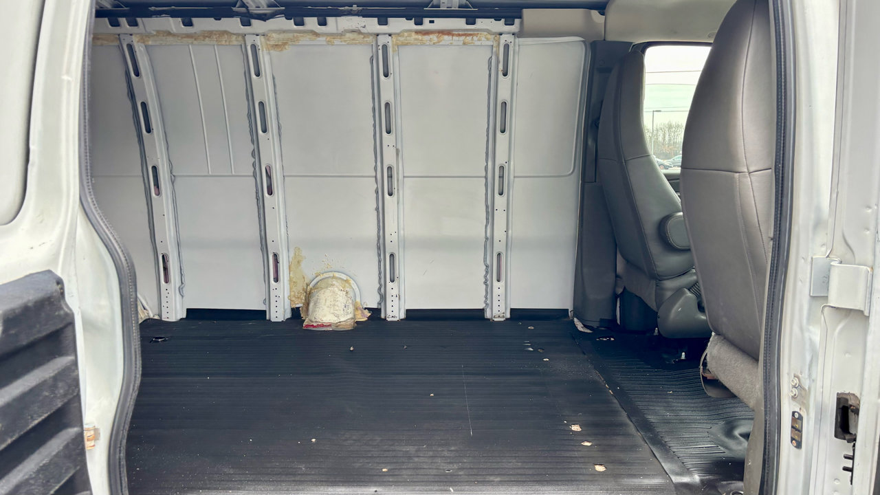 Used 2017 Chevrolet Express 3500 Extended image 11