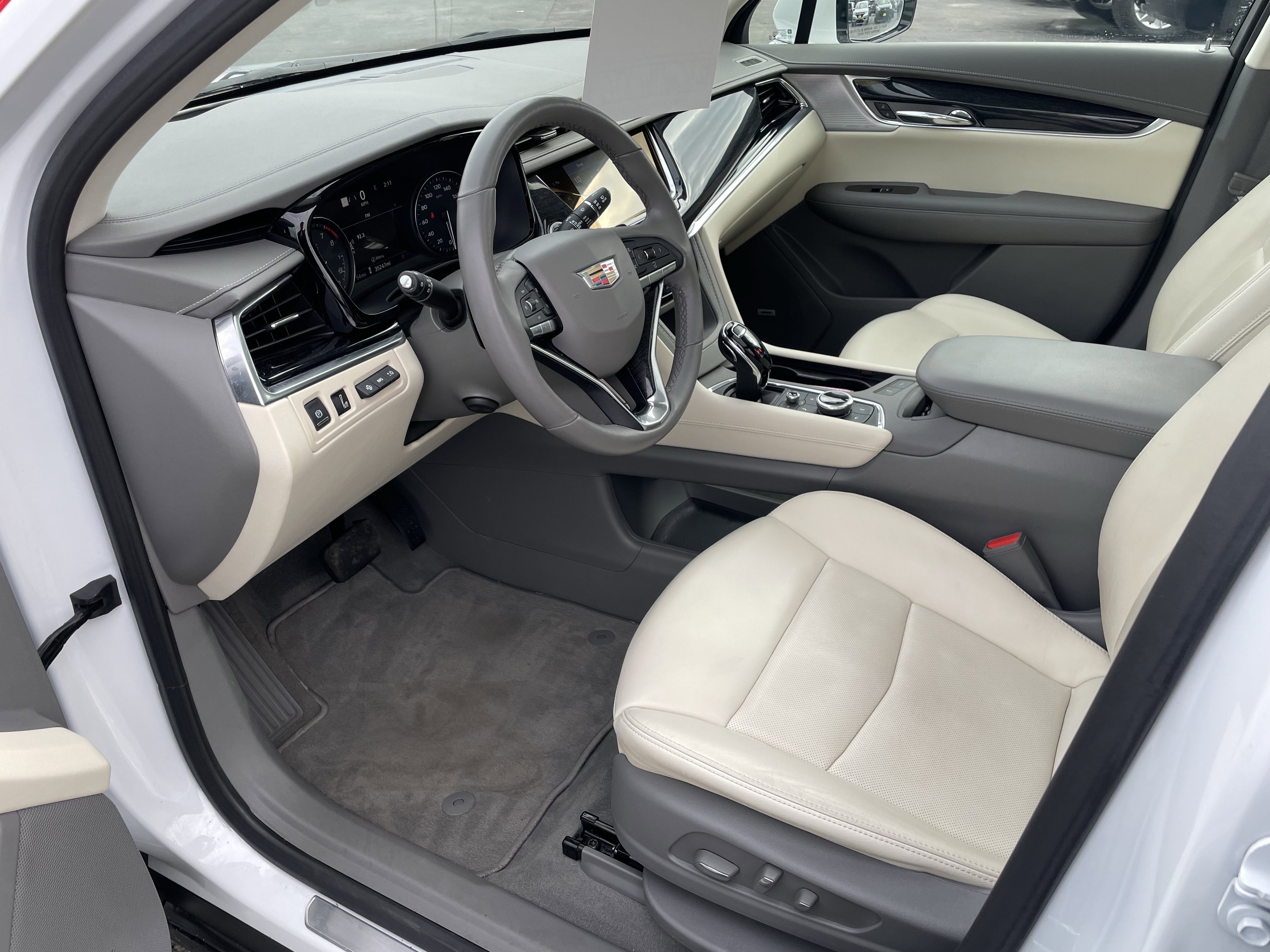 Used 2023 Cadillac XT6 Premium Luxury w/ Technology Package image 12