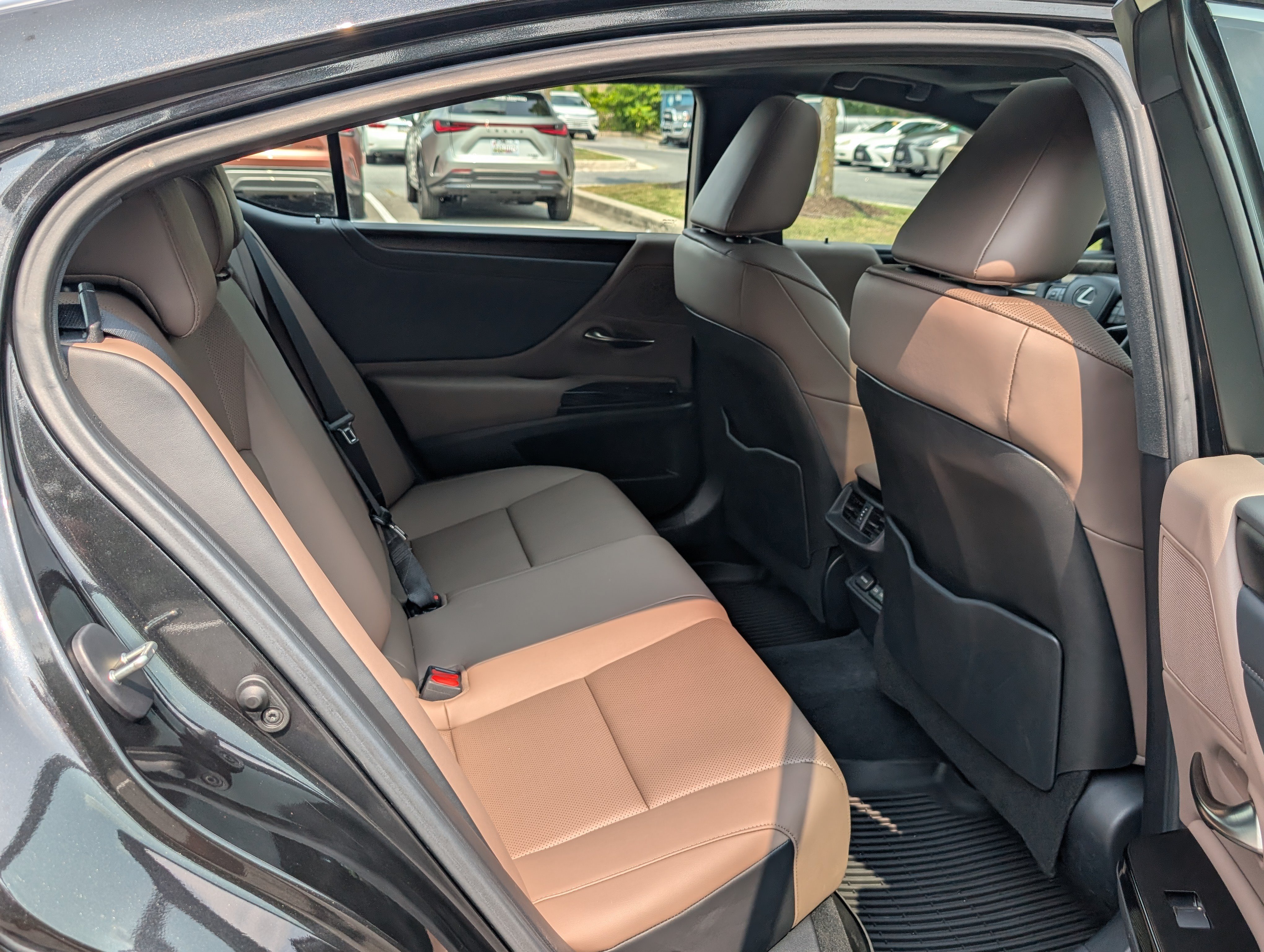 Certified 2025 Lexus ES 350 w/ Premium Package FWD image 12
