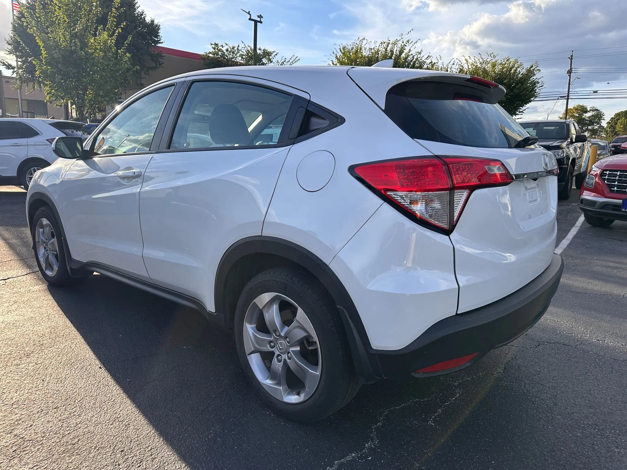 Used 2022 Honda HR-V LX image 6