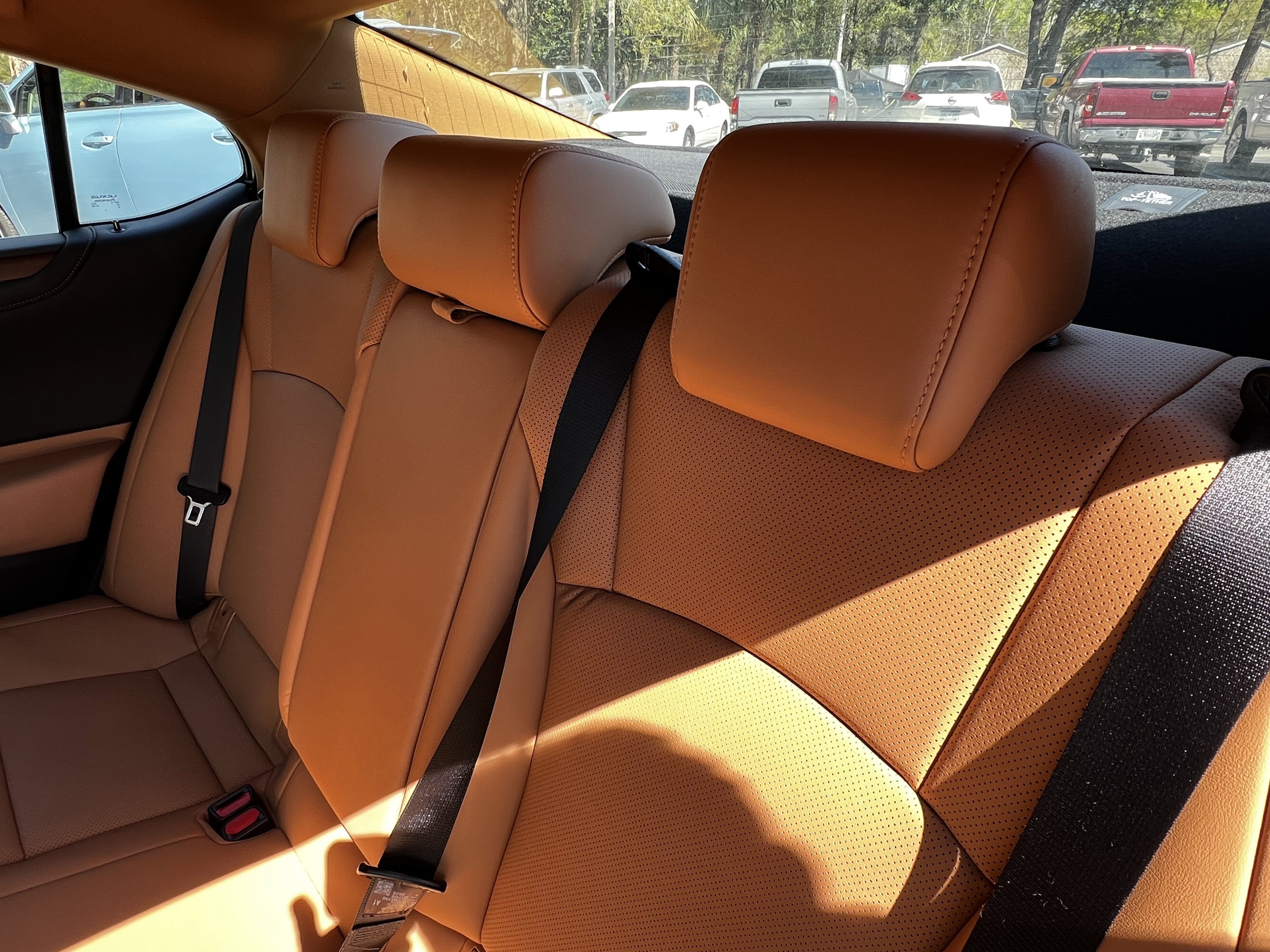 Certified 2025 Lexus ES 300h w/ Premium Package image 32