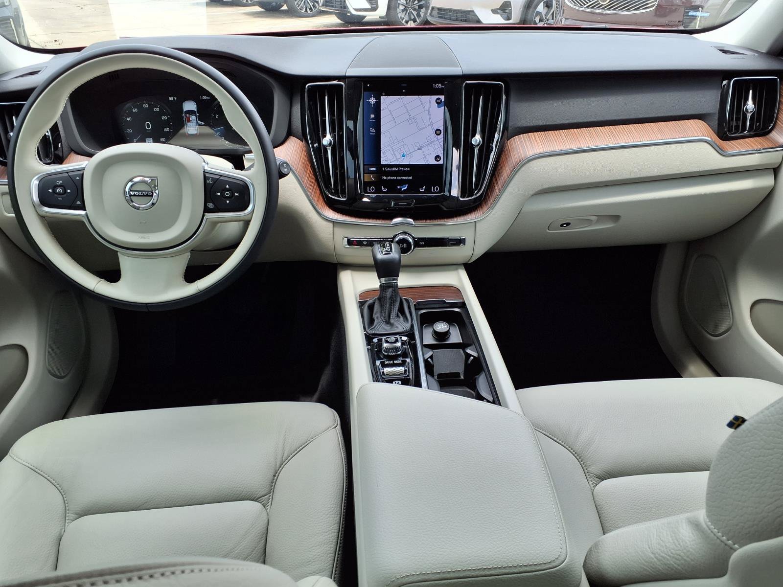 Used 2021 Volvo XC60 T5 Momentum w/ Premium Package FWD image 16