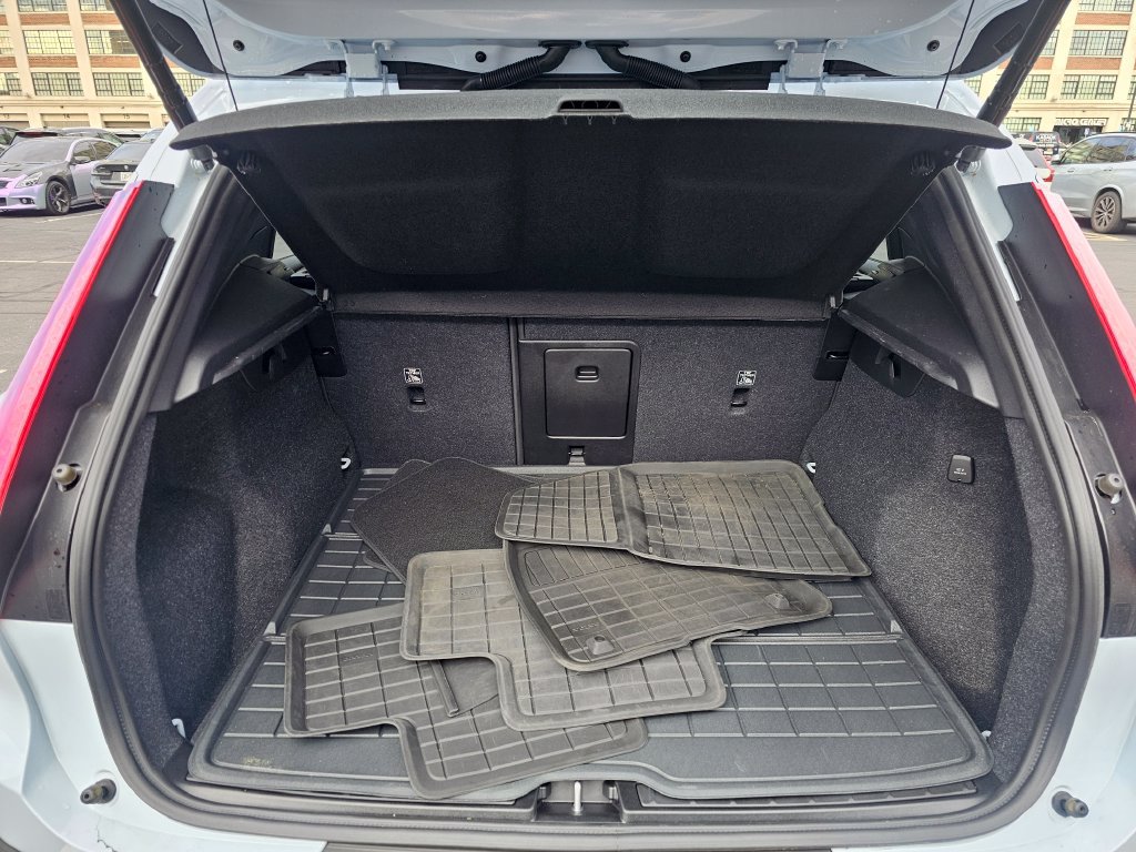 Certified 2025 Volvo XC40 B5 Ultra AWD/4WD image 30