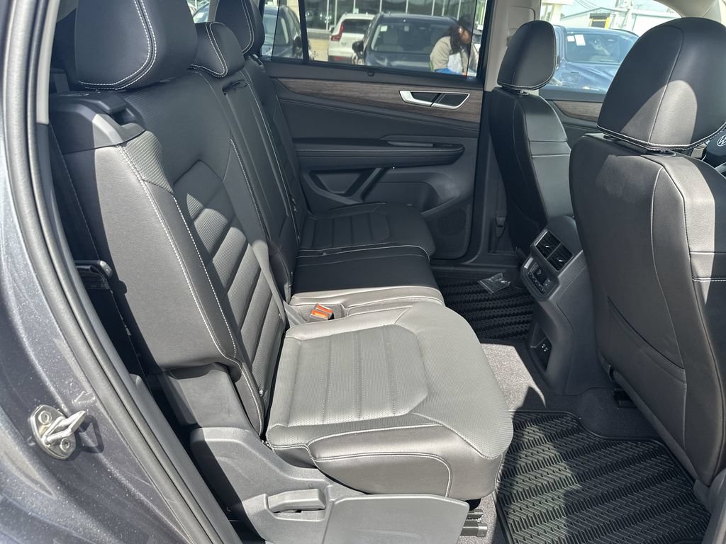 Used 2024 Volkswagen Atlas SEL AWD/4WD image 28