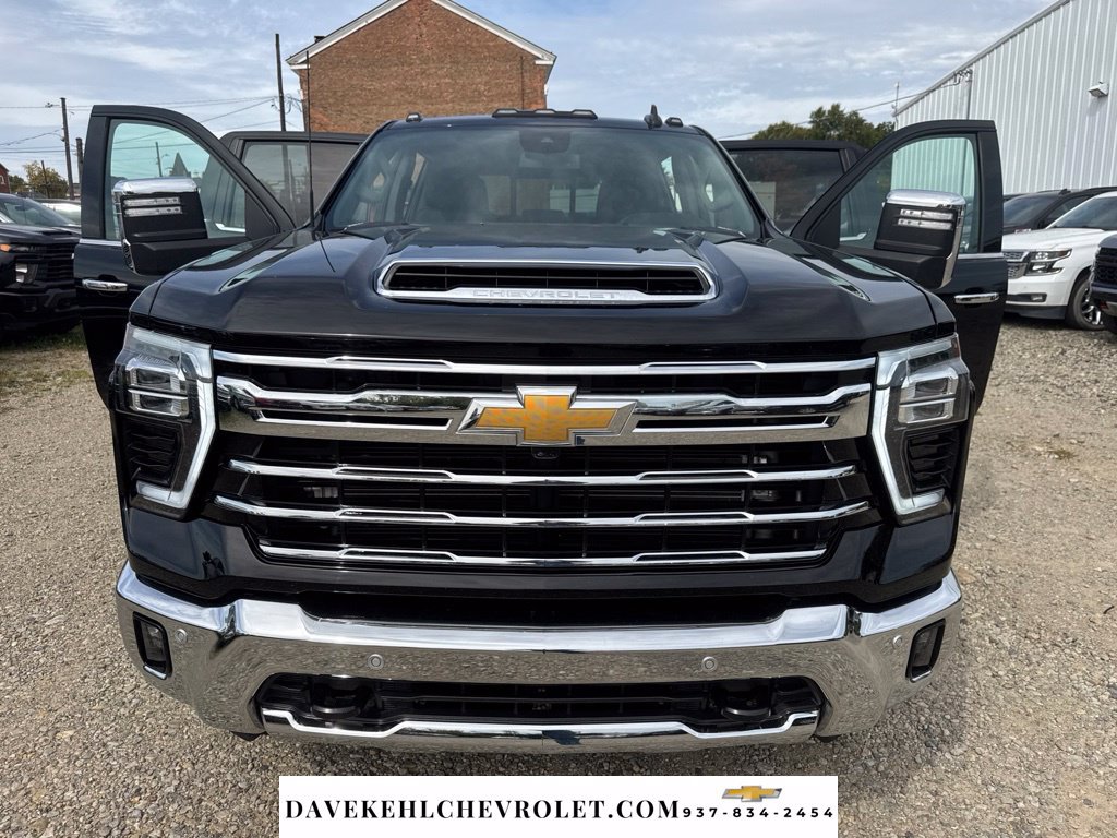 Used 2025 Chevrolet Silverado 3500 LTZ w/ LTZ Plus Package AWD/4WD image 46